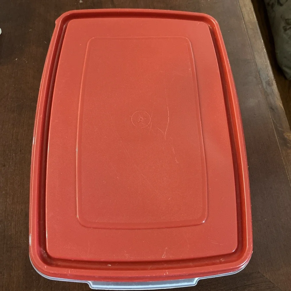 Rubbermaid Egg Keeper Food Storage Container, Clear/Red, 1 Count